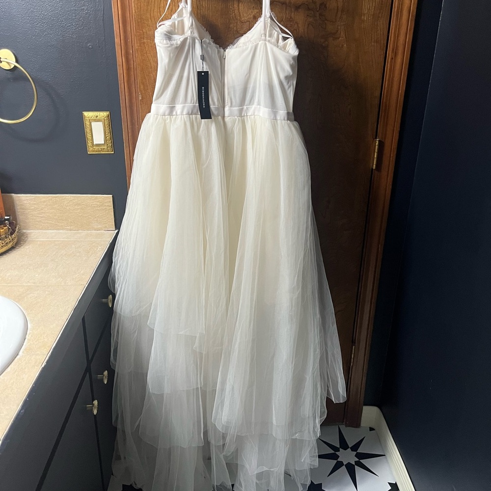 Elegant White Layered Dress - Picture 3 of 7